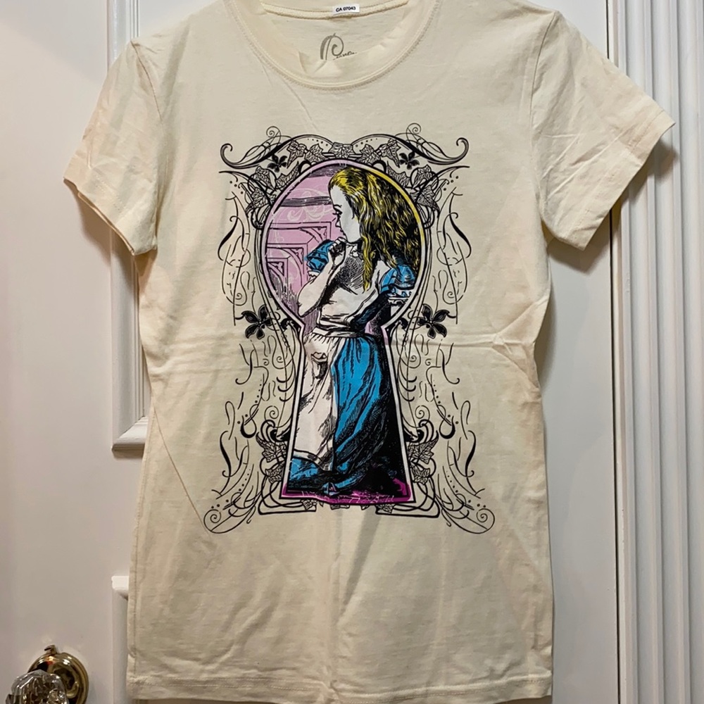NWOT Alice in wonderland t shirt